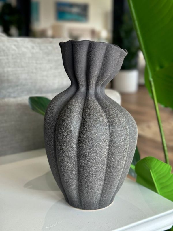 Basma Vase Medium - Black