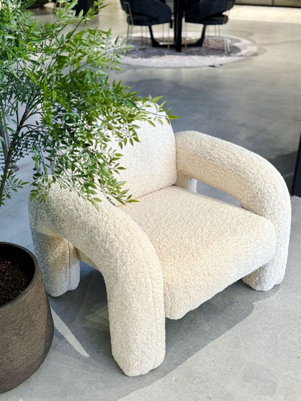 Mia Armchair