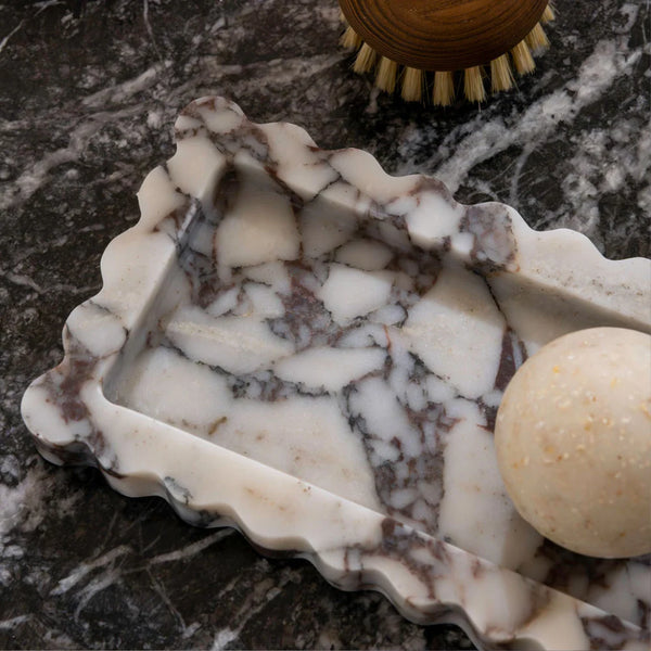 Palazzo Scalloped Bar - Viola Calacatta