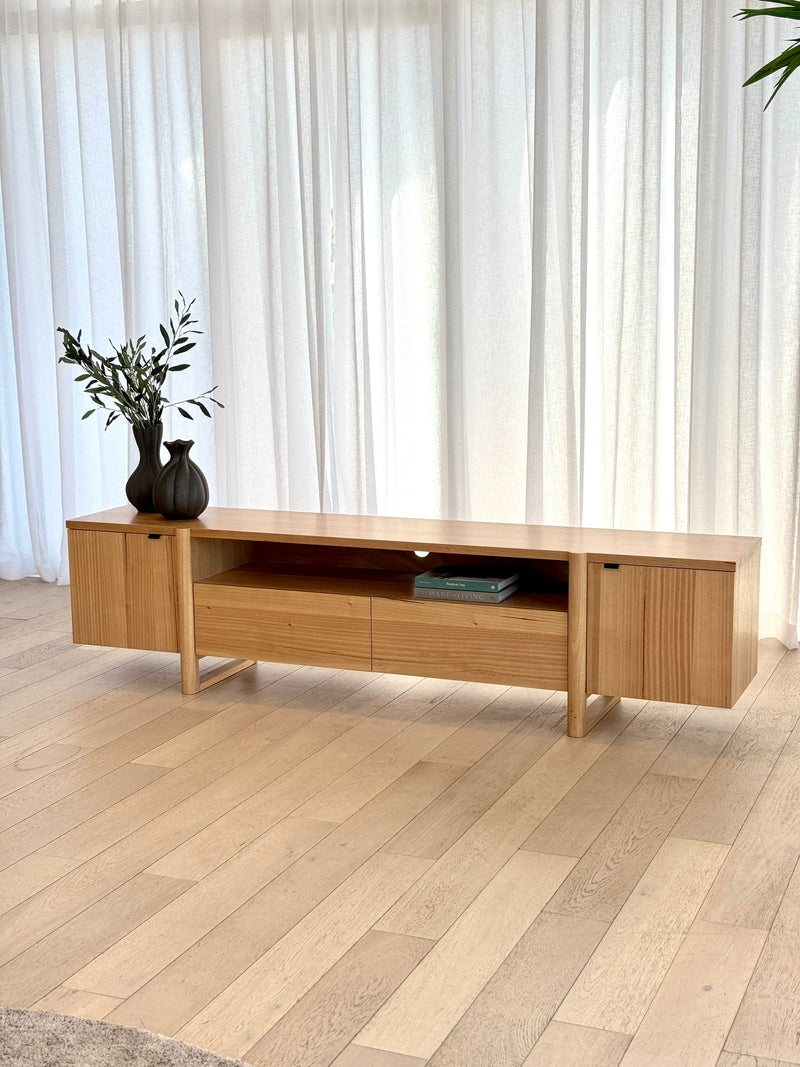 Donovan Entertainment Unit