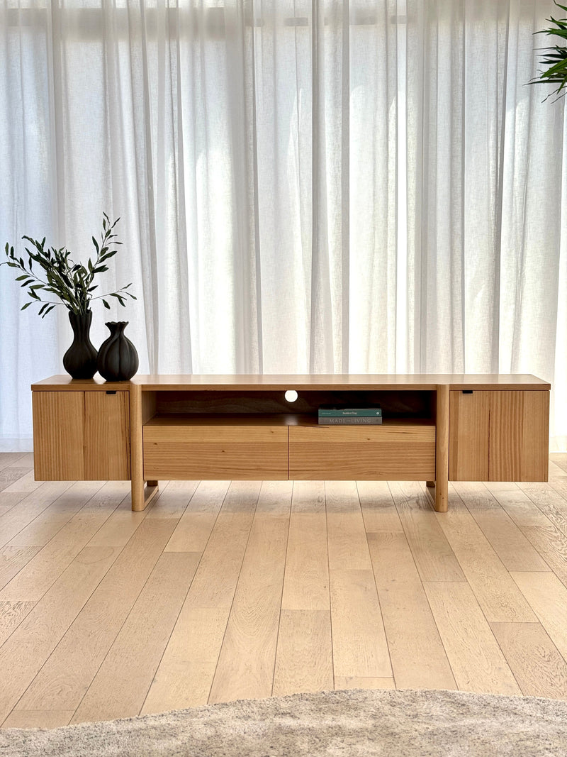 Donovan Entertainment Unit